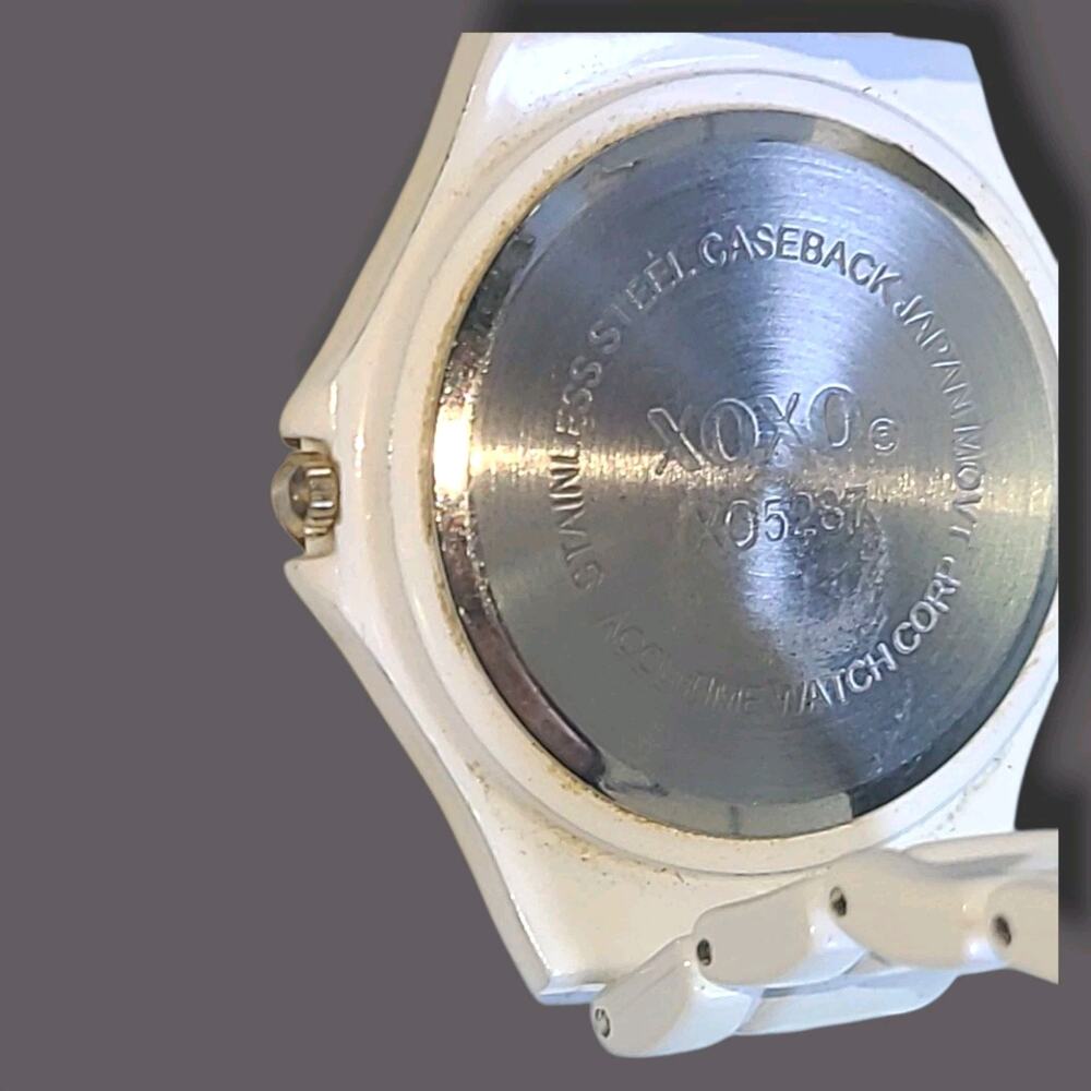 XOXO Women's White & Gold Tone Chronograph Wrist Watch XO5287 New Battery - Picture 8 of 8